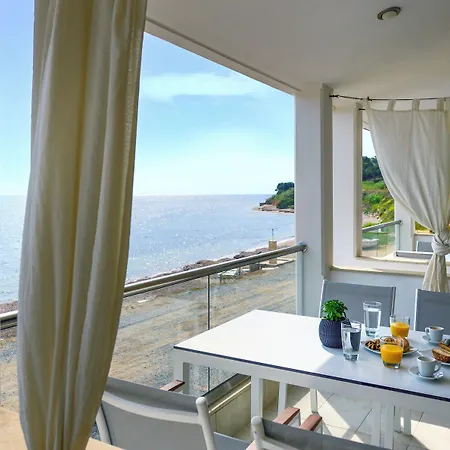 Elpiniki Luxury * Nea Poteidaia