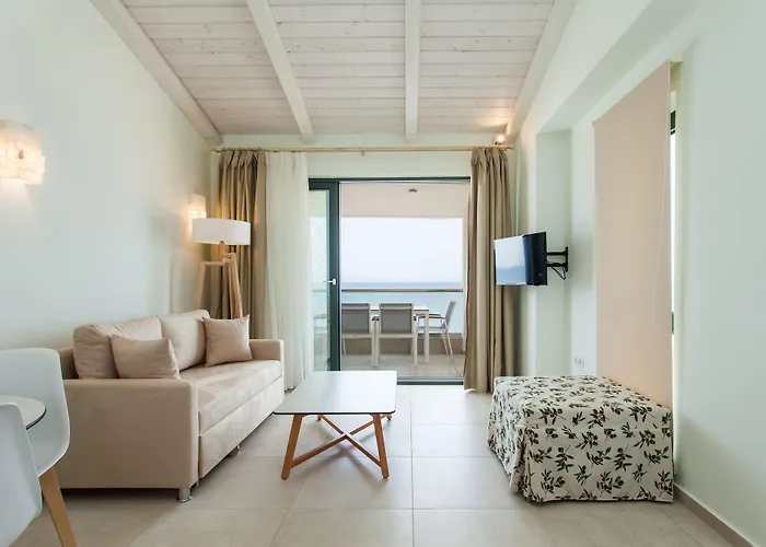 Elpiniki Luxury * نيا بوتيدايا