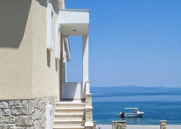 Elpiniki Luxury فندق
