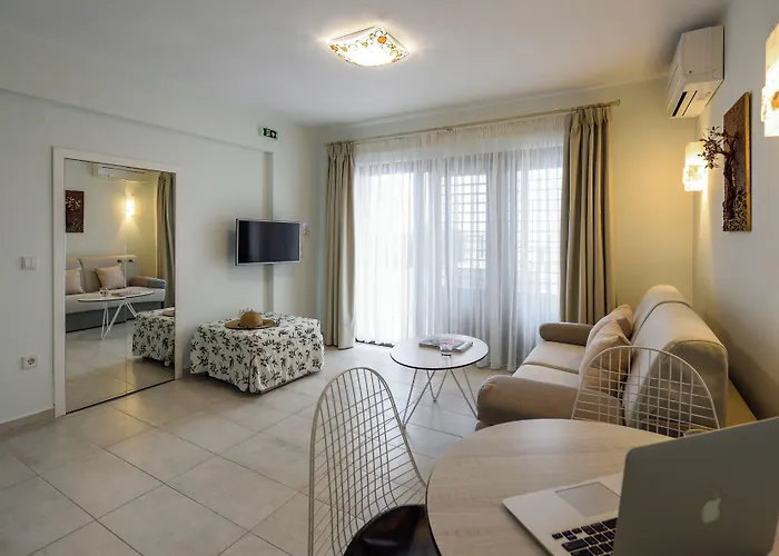 Elpiniki Luxury * نيا بوتيدايا