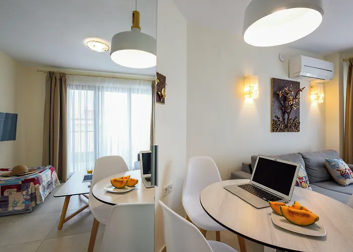 Elpiniki Luxury * نيا بوتيدايا