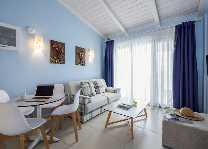 Elpiniki Luxury فندق نيا بوتيدايا